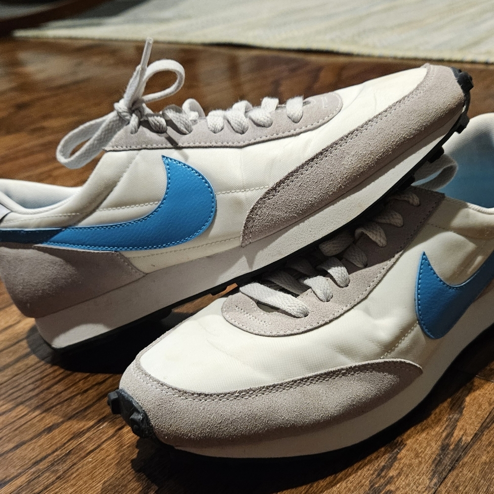 Nike Daybreak women's size 9